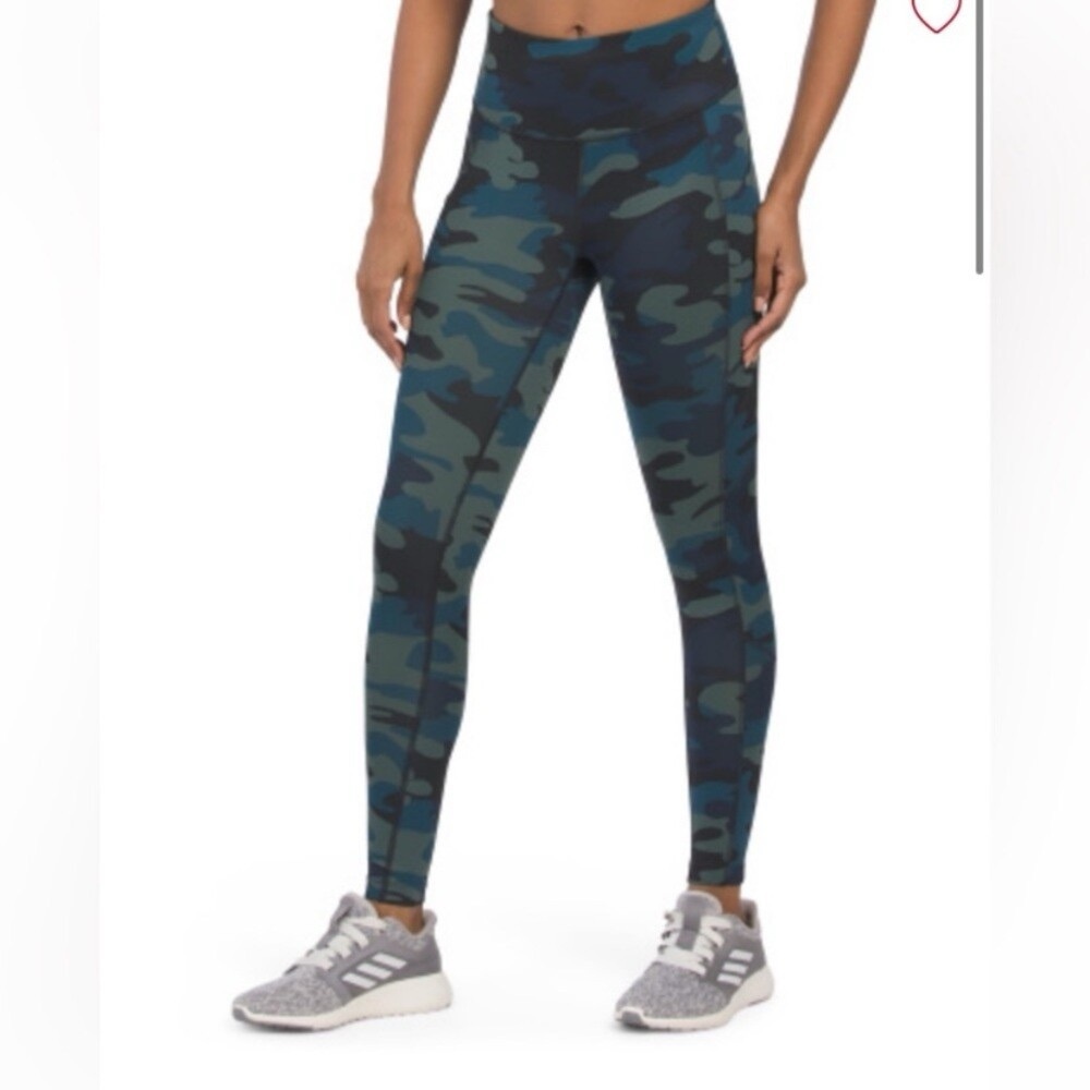 New Balance Blue and Green Camo Leggings. size/m/12.                    order138